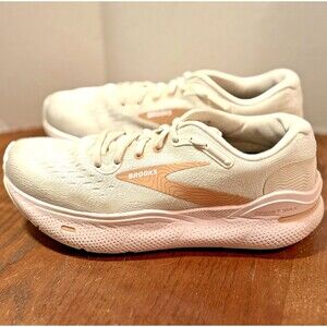 Brooks Ghost Max Womens 8.5 B Shoes Running Sneaker Gym Gray Pink 1203951B135